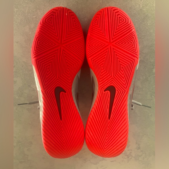Nike Phantom Venom Academy Soccer Shoes - Picture 5 of 8